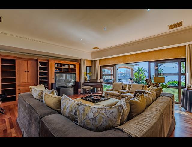 6 BEDROOM HOUSE FOR SALE IN PECANWOOD ESTATE